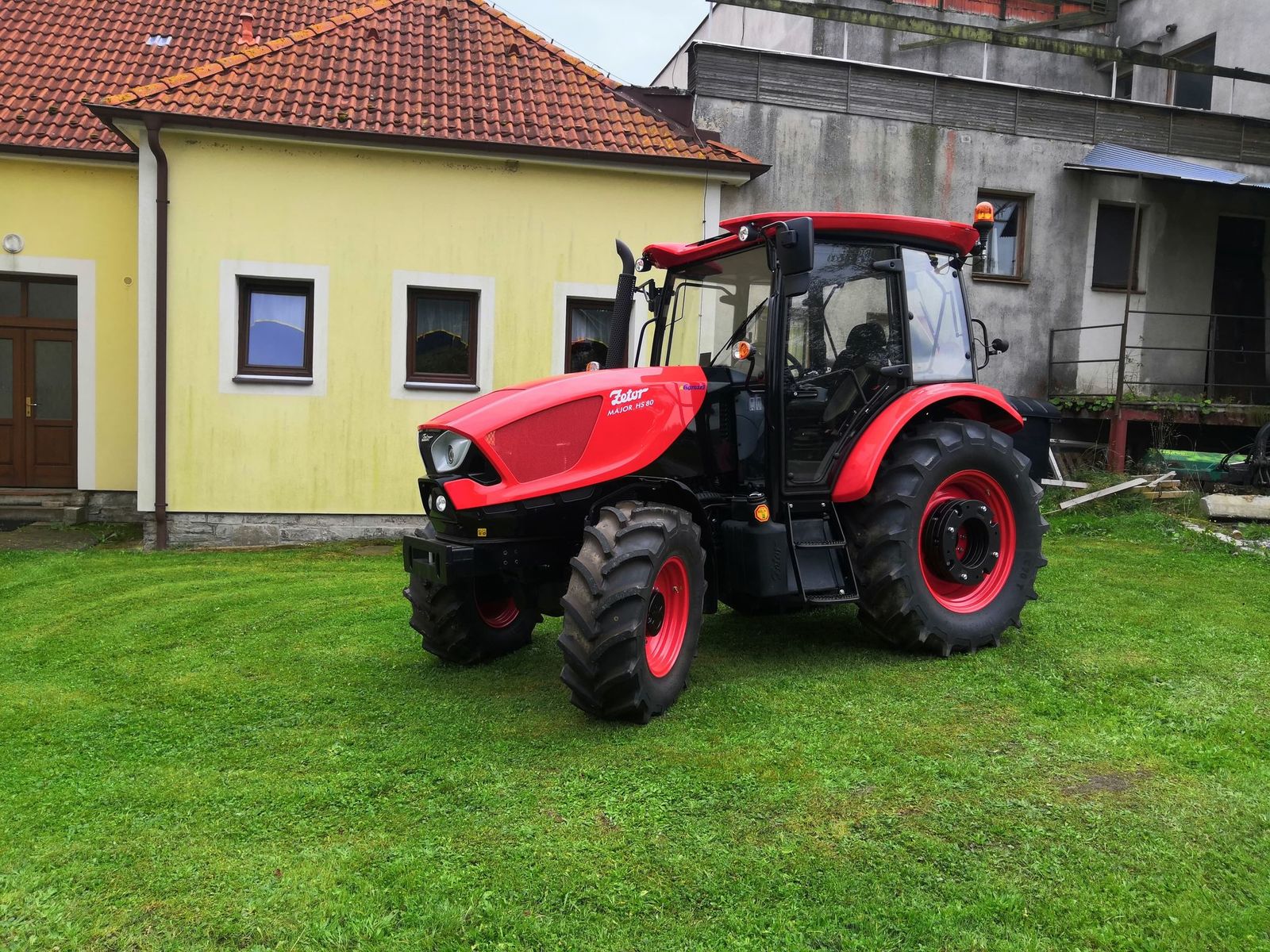 Nákup traktoru k údržbě veřejných prostranství_1
